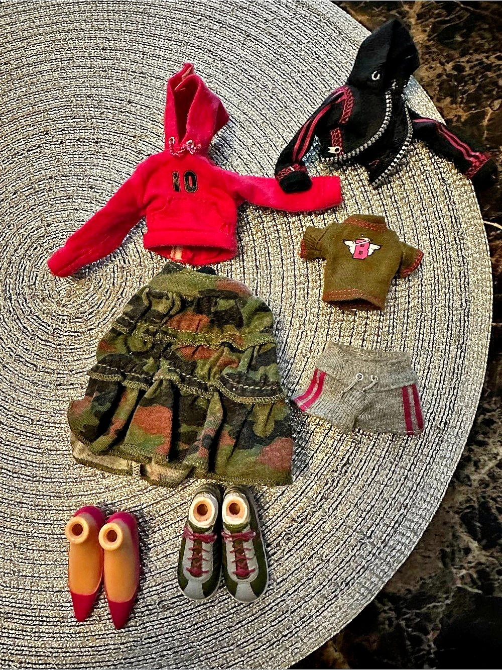 Bratz Phoebe (Back To School) Doll Clothing & Accessories Set